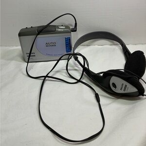 Philips AQ6697 Radio Cassette Walkman With Philips AY3640 Headphones